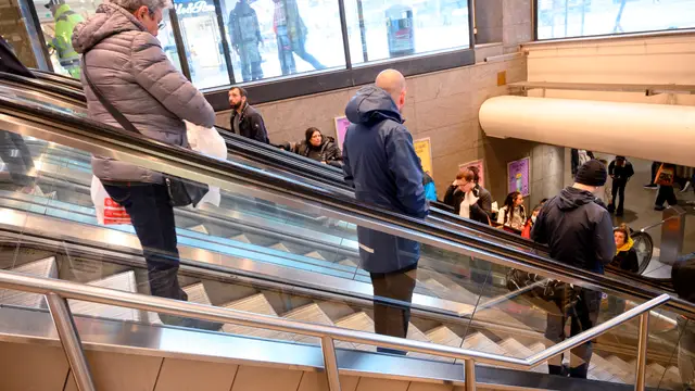 Distancia social en la Estación Central de Estocolmo