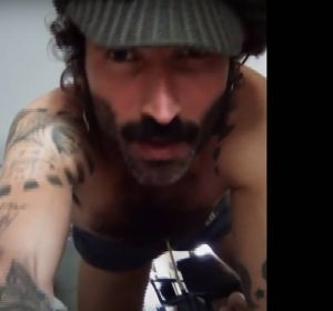 Leiva en el vídeo de 'La Estación Eterna' Leiva en el vídeo de 'La Estación Eterna'