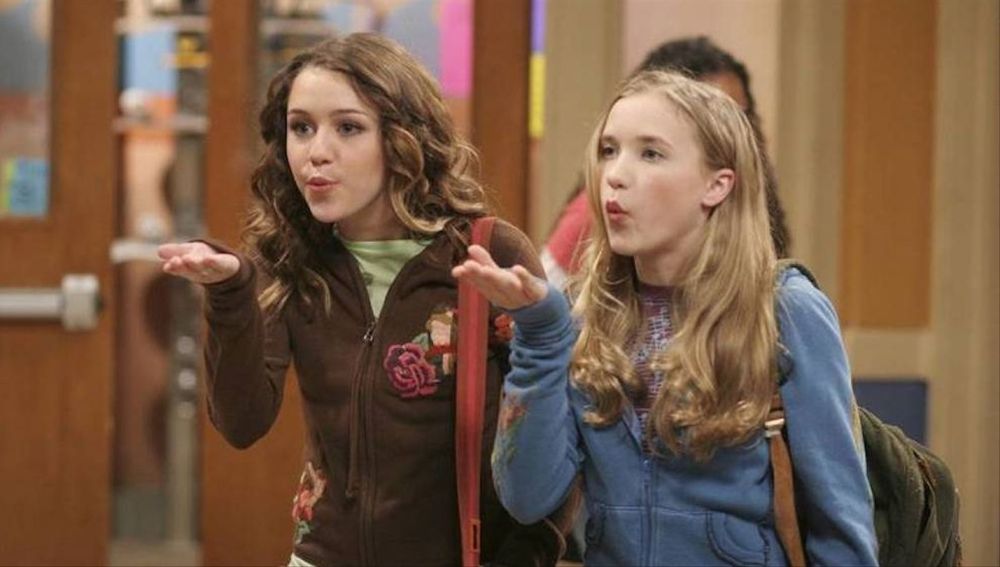 Miley Cyrus y Emily Osment en 'Hannah Montana'