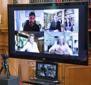 La videollamada de los reyes Felipe y Letizia con Miguel Poveda, David Bisbal y José Mercé La videollamada de los reyes Felipe y Letizia con Miguel Poveda, David Bisbal y José Mercé