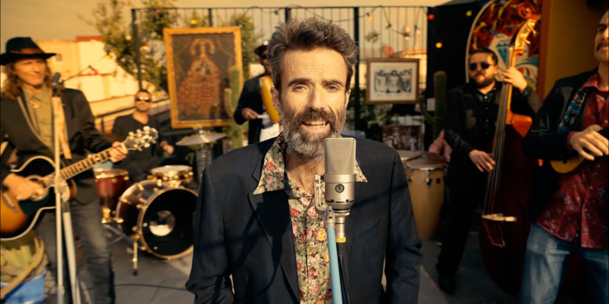 Pau Donés en el vídeo de 'Eso que tú me das'