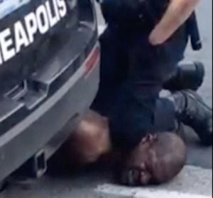 Muere George Floyd, un hombre afroamericano a manos de la Policía Muere George Floyd, un hombre afroamericano a manos de la Policía