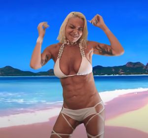 Leticia Sabater en el vídeo de 'Vete pal carajo tra tra' Leticia Sabater en el vídeo de 'Vete pal carajo tra tra'