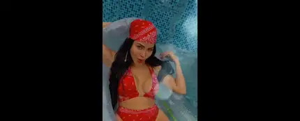 Natti Natasha en el videoclip de 'Qué Mal Te Fue' Natti Natasha en el videoclip de 'Qué Mal Te Fue'
