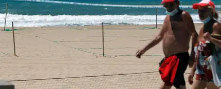 Señalización en la playa de Benidorm para parcelar la arena Señalización en la playa de Benidorm para parcelar la arena