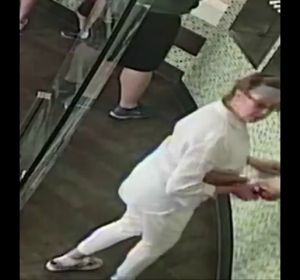 Buscan en California a una mujer por toser a un bebé de origen hispano que no mantenía la distancia de seguridad Buscan en California a una mujer por toser a un bebé de origen hispano que no mantenía la distancia de seguridad