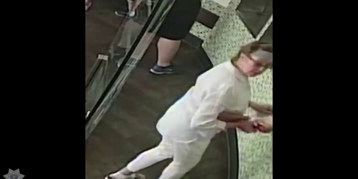Buscan en California a una mujer por toser a un bebé de origen hispano que no mantenía la distancia de seguridad