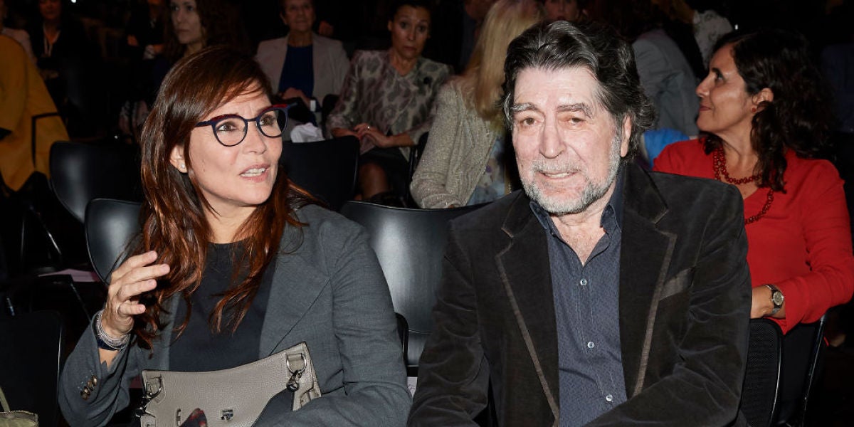 Joaquín Sabina y Jimena Coronado, durante un acto