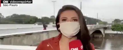 La reportera atracada La reportera atracada