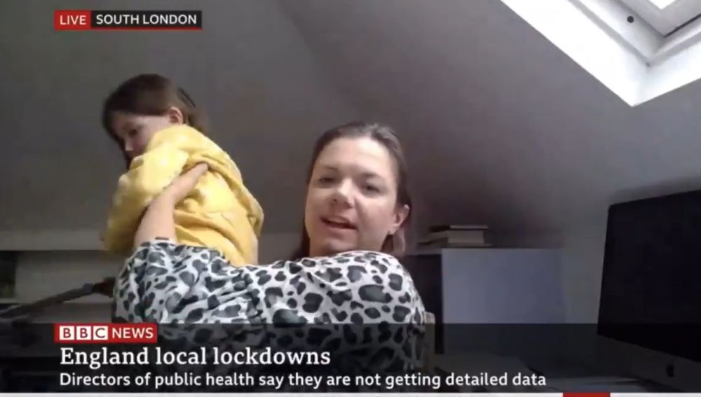 Una niña interrumpe la videollamada de su madre en la BBC