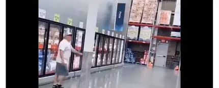 El absurdo vídeo viral de un hombre en un supermercado El absurdo vídeo viral de un hombre en un supermercado