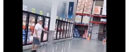El absurdo vídeo viral de un hombre en un supermercado El absurdo vídeo viral de un hombre en un supermercado