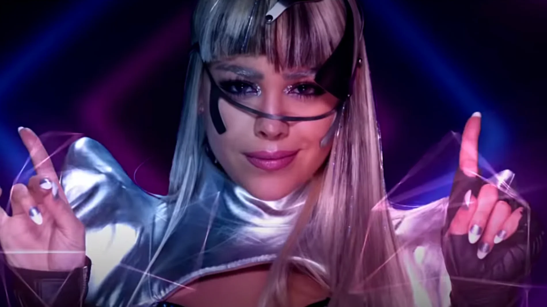 Danna Paola en el vídeo de 'No Bailes Sola' Danna Paola en el vídeo de 'No Bailes Sola'