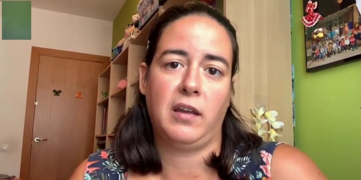 La indignación de una madre tras ser expulsada de la piscina por amamantar a su hijo: "Todavía se ve como algo sucio"