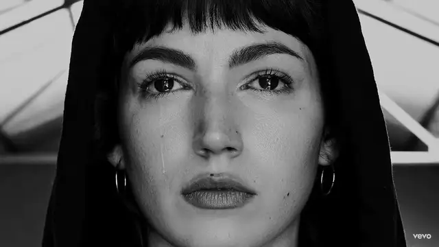 Úrsula Corberó en el videoclip de 'Un Día (One Day)' de J Balvin, Dua Lipa, Bad Bunny y Tainy