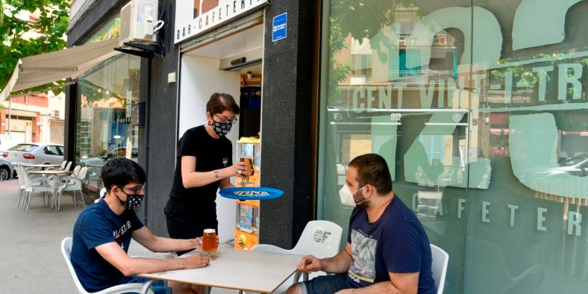 A3 Noticias Fin de Semana (25-07-20) Los bares, restaurantes y zonas de ocio nocturno de 70 municipios de Cataluña permanecerán cerrados durante 15 días