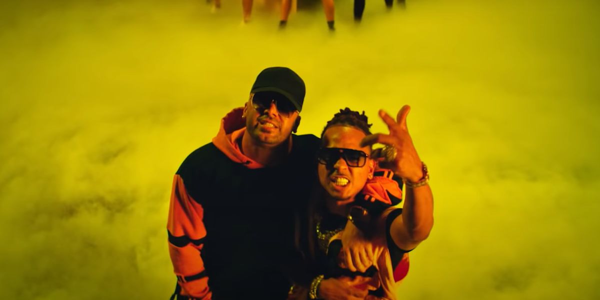 Wisin y Ozuna en el vídeo de 'Gistro Amarillo'