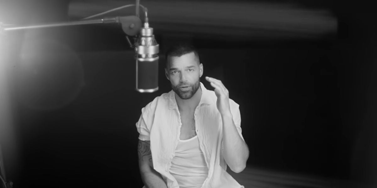 Ricky Martin en el videoclip de 'Recuerdo'