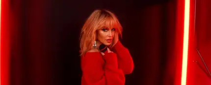 Kylie Minogue en la portada de 'Say Something' Kylie Minogue en la portada de 'Say Something'