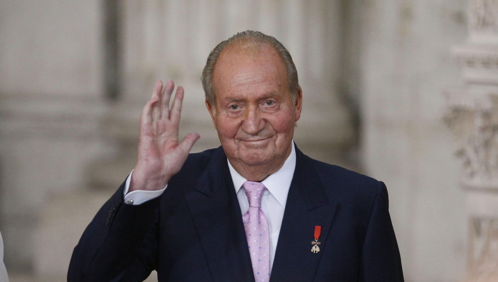 El rey Juan Carlos I se va de España por sus escándalos, en directo
