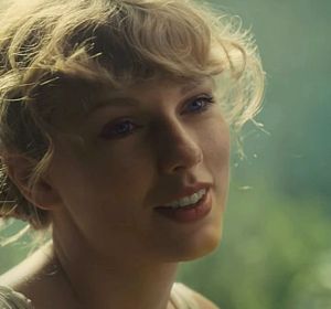 Taylor Swift en el vídeo de 'Cardigan' Taylor Swift en el vídeo de 'Cardigan'