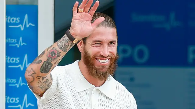 Sergio Ramos a la salida del hospital tras el nacimiento de su hijo Máximo Adriano