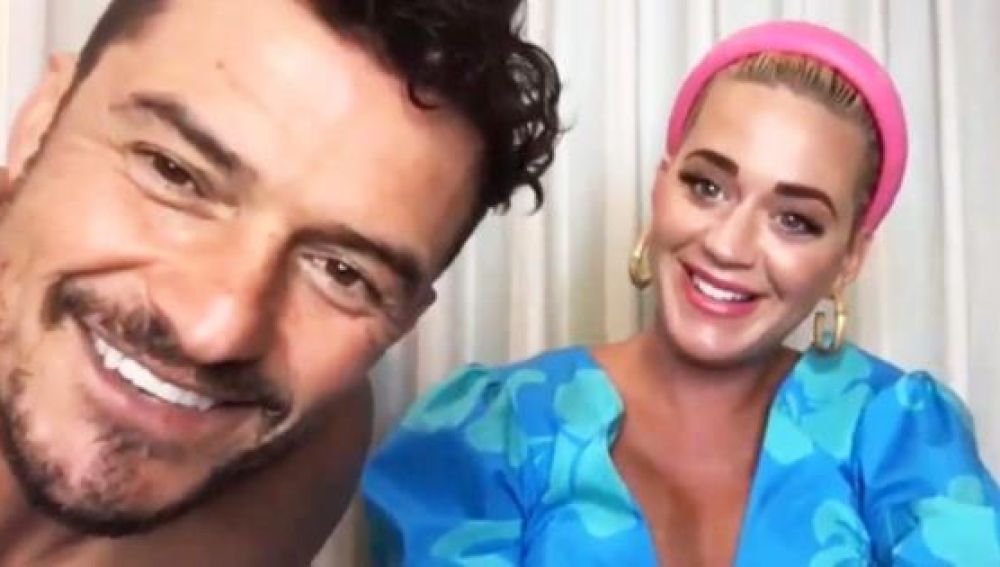 Orlando Bloom y Katy Perry durante un directo en Twitter