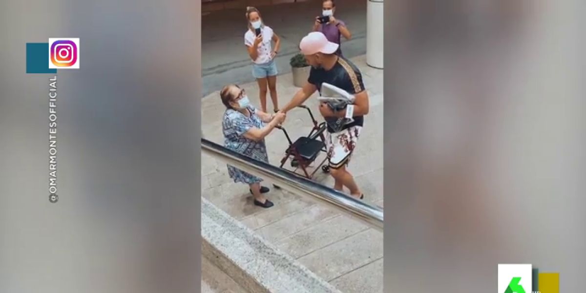 La emoción de una anciana al encontrarse con Omar Montes: "Es que te quiero, te quiero de verdad"