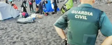 Un grupo de 62 personas queda en la playa para difundir el coronavirus en Tenerife Un grupo de 62 personas queda en la playa para difundir el coronavirus en Tenerife
