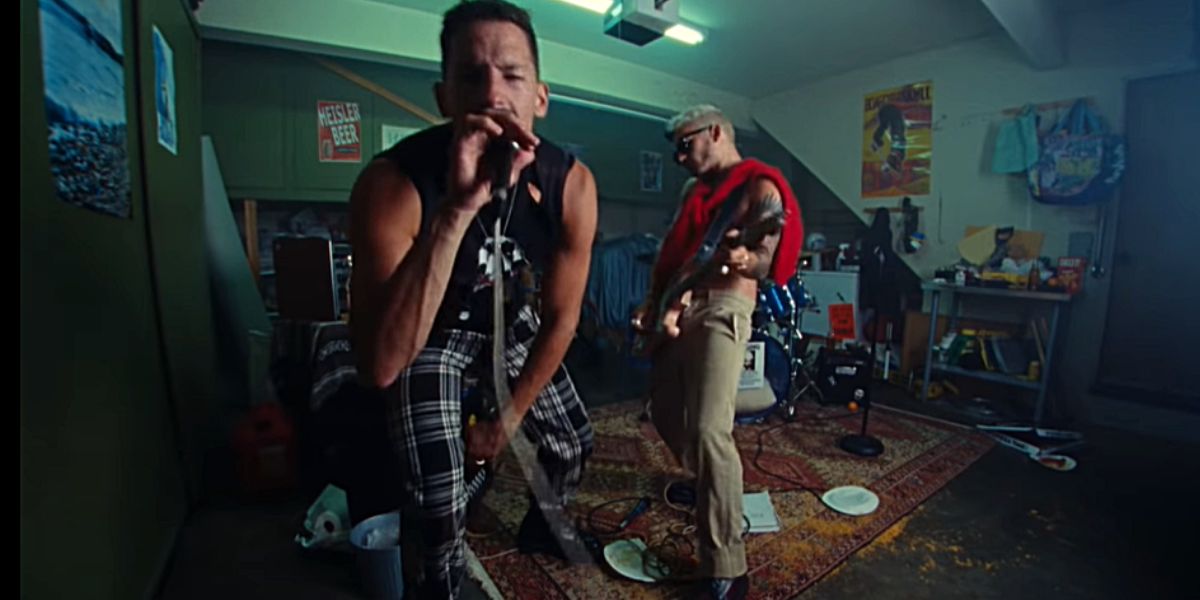 Mau y Ricky en el vídeo de 'Papás'