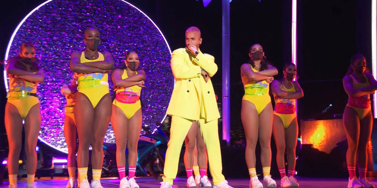 Maluma en su actuación en los premios MTV Video Music Awards