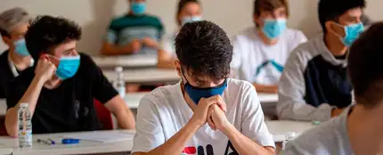 Las universidades deberán definir un espacio para el aislamiento de la persona detectada como caso sospechoso Las universidades deberán definir un espacio para el aislamiento de la persona detectada como caso sospechoso
