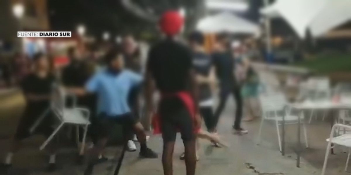Dos clientes agreden a los camareros de un chiringuito de Málaga al recriminarles ir sin camiseta