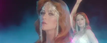 Katy Perry en el vídeo de 'Champagne Problems' Katy Perry en el vídeo de 'Champagne Problems'