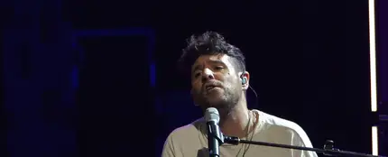 Pablo López durante uno de sus conciertos Pablo López durante uno de sus conciertos