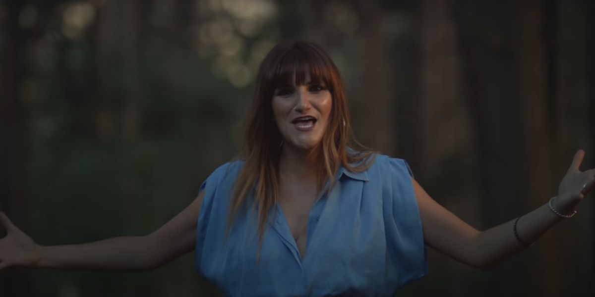 Rozalén en el videoclip de 'Y Busqué'
