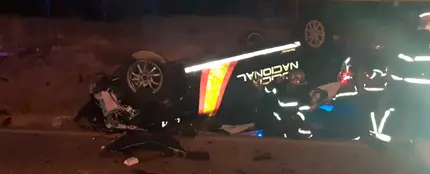 Estado en el que quedó el coche de los policías nacionales arrollados el sábado por la noche en Algeciras Estado en el que quedó el coche de los policías nacionales arrollados el sábado por la noche en Algeciras