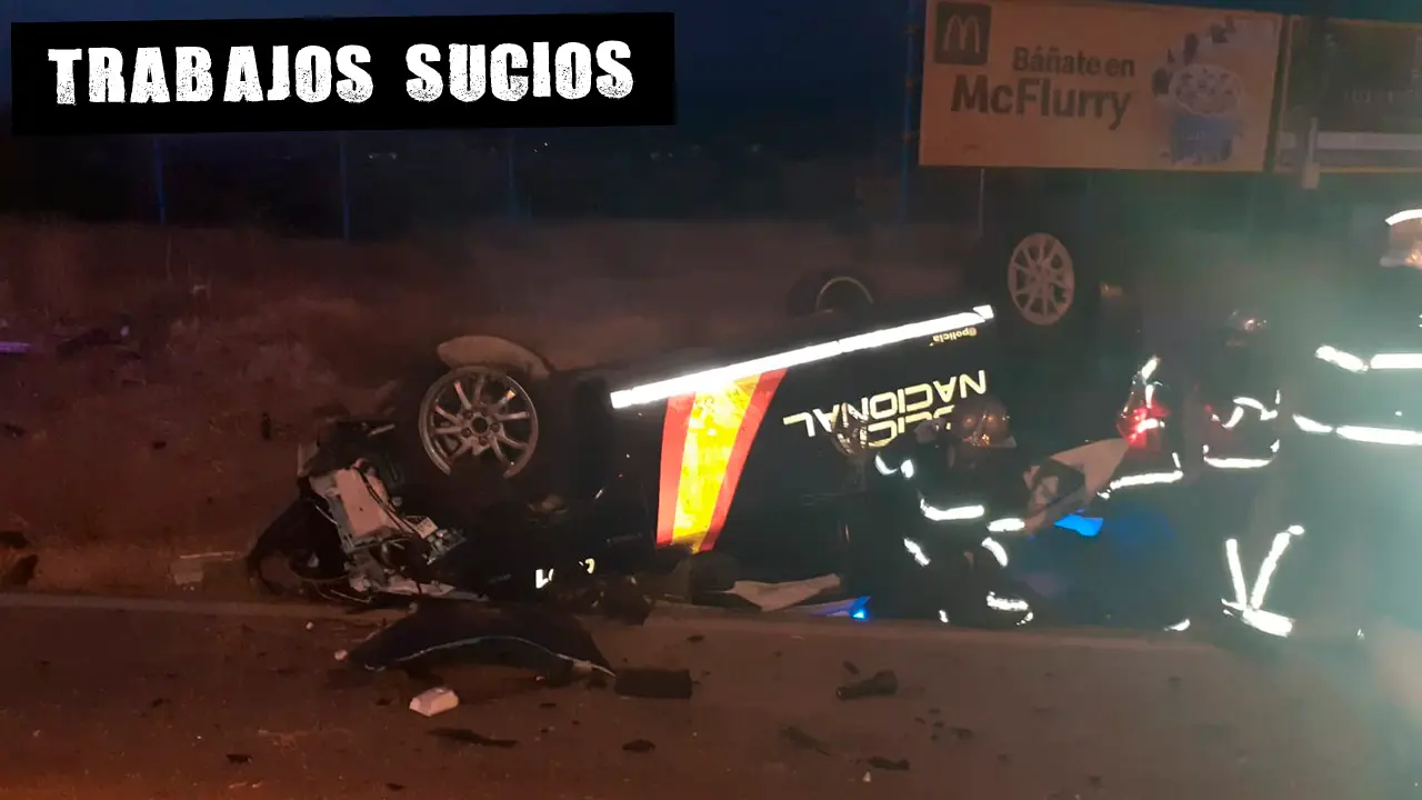 Estado en el que quedó el coche de los policías nacionales arrollados el sábado por la noche en Algeciras Estado en el que quedó el coche de los policías nacionales arrollados el sábado por la noche en Algeciras