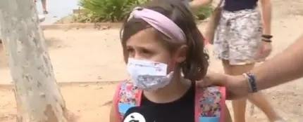 Una niña entrevistada por À Punt Una niña entrevistada por À Punt