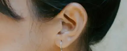 Pendiente en una oreja Pendiente en una oreja