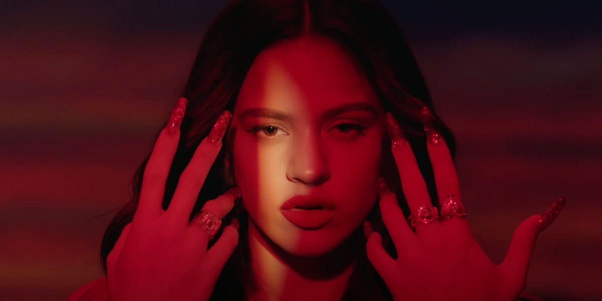 Rosalía para MAC Cosmetics