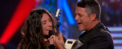 'Corazón partío' llena el plató de 'La Voz' de emoción en las voces de Alejandro Sanz y Virginia Elósegui 'Corazón partío' llena el plató de 'La Voz' de emoción en las voces de Alejandro Sanz y Virginia Elósegui