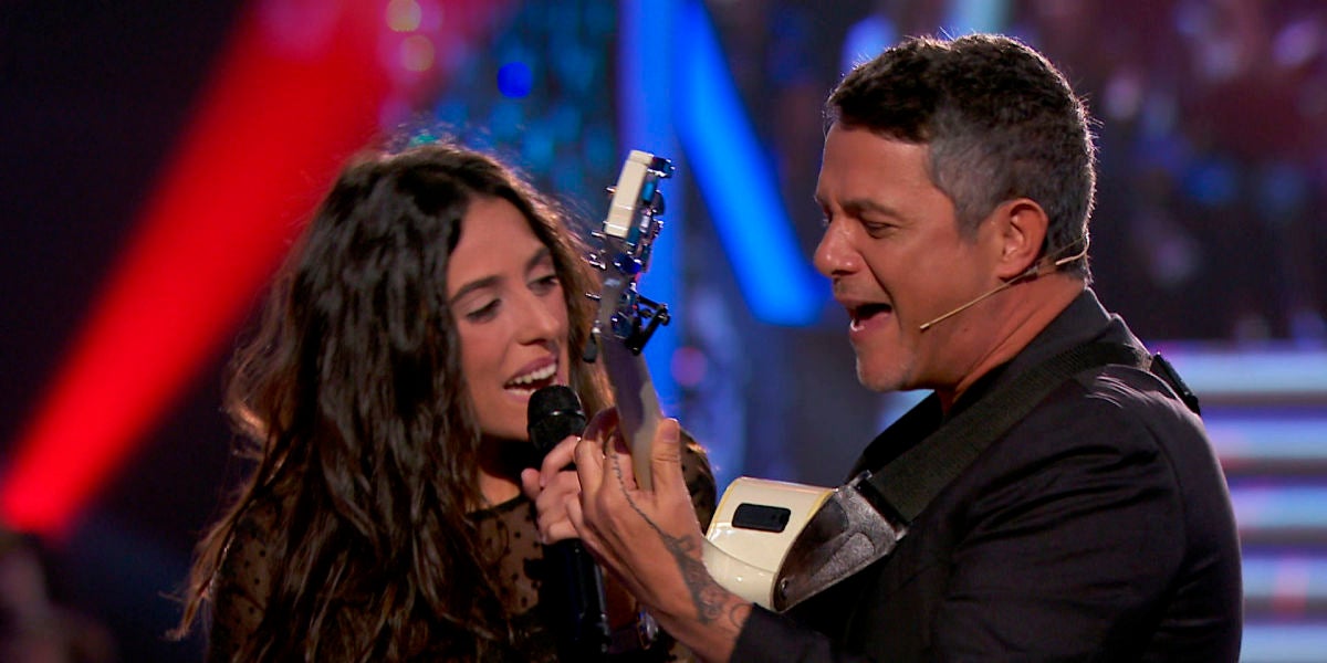 'Corazón partío' llena el plató de 'La Voz' de emoción en las voces de Alejandro Sanz y Virginia Elósegui