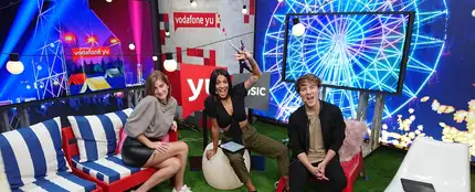 Samantha en 'yuMusic' con Lorena Castell y Carlos Marco Samantha en 'yuMusic' con Lorena Castell y Carlos Marco