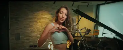 Ana Guerra versiona 'En El Amor Todo Es Empezar' de Raffaella Carrá Ana Guerra versiona 'En El Amor Todo Es Empezar' de Raffaella Carrá