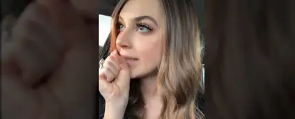 Zoe Roe explicando su historia en TikTok Zoe Roe explicando su historia en TikTok