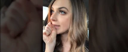 Zoe Roe explicando su historia en TikTok Zoe Roe explicando su historia en TikTok