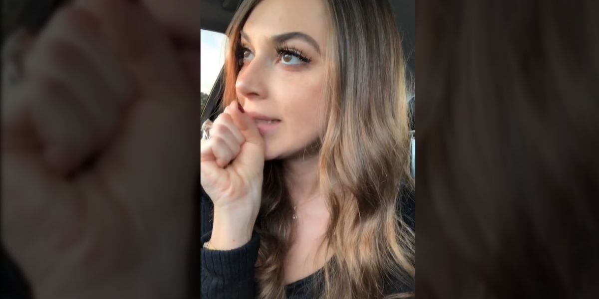 Zoe Roe explicando su historia en TikTok