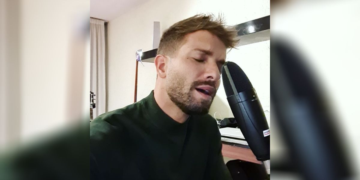 Pablo Alborán interpretando 'Hablemos de amor'