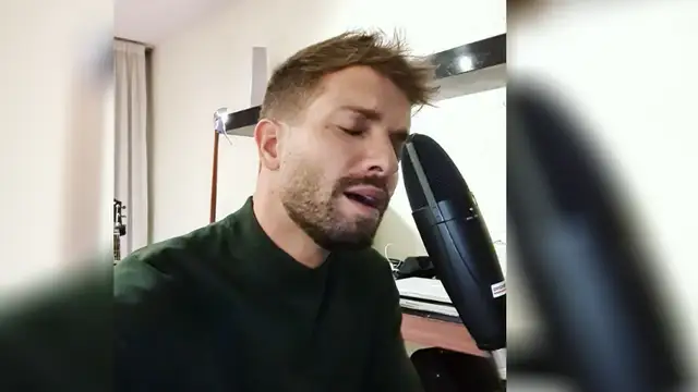 Pablo Alborán interpretando 'Hablemos de amor'